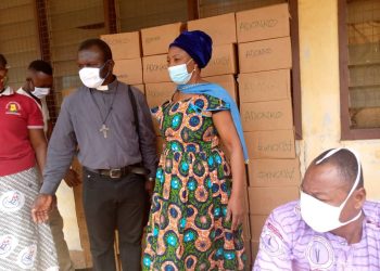 Covid-19: Bole DCE distributes PPE to groups.