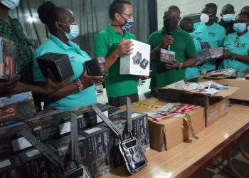 Australian High Commission donates to Mole National Park.