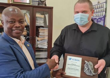 Prof. Ahmed Nuhu Zakariah receives award from University of Florida.