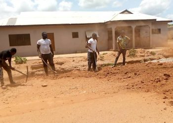 Jakala residents threaten demo over bad road in town.