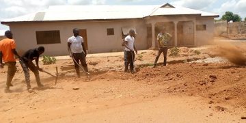 Jakala residents threaten demo over bad road in town.