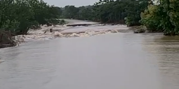 Baabile-Nadowli road: bridge collapses after heavy rains.