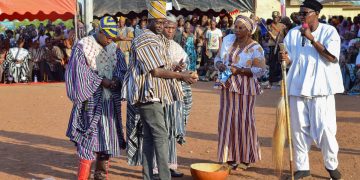 Bolewura Woos Investors.