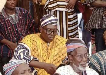 Newly enskinned Mandari wura moves to his community.