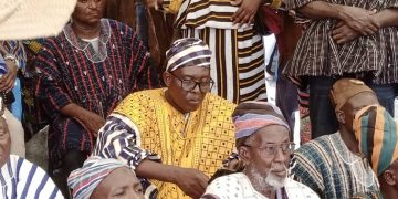 Newly enskinned Mandari wura moves to his community.