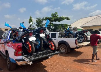 Lands and Natural Resources Minister donates to Salaga South Constituency.