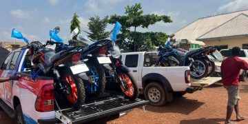 Lands and Natural Resources Minister donates to Salaga South Constituency.