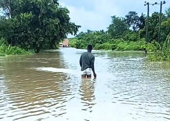 Residents of Bale stranded at river bank, calls for immediate reconstruction of bridge.