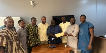 Bole- Bamboi Youth for JM Movement 2024 supports Mahama’s presidential ambition with cash donation.