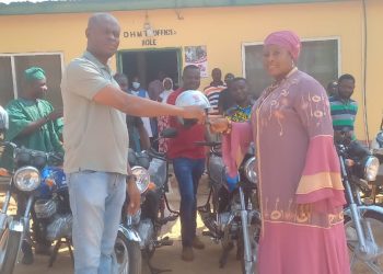 Bole: MP donates to support health delivery.