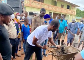 Raphael Kumah Abolasom joins residents of Bole in a clean-up exercise.