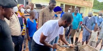 Raphael Kumah Abolasom joins residents of Bole in a clean-up exercise.