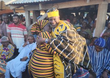 Professor Kalomonia mobbed by chiefs, queen mothers and youth of Daboya at Wasipewura Damba festival.