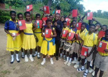 Queen Boresah aids Gbogdaa Volleyball Academy with learning materials.