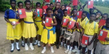 Queen Boresah aids Gbogdaa Volleyball Academy with learning materials.