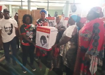 Prof Jane Nana Opoku Agyemang donates to artisans in Bole.