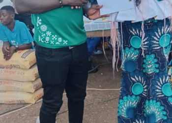 Assemblyman supports young entrepreneurs .