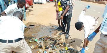 Bole: GES staff, pupils embark on clean up exercise to commemorate World Menstrual Hygiene