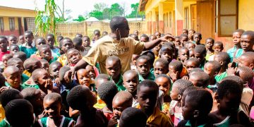 Pusher Supports Needy Pupils At Mandari Basic School.