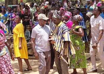 Wa West Lawmaker Feasts with Constituents On Picnic Day.
